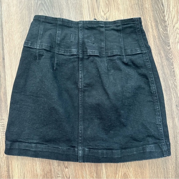 We The Free People Women Size 25 (2) Black Denim Zip Front Mini Skirt 14” Grunge - Picture 2 of 7